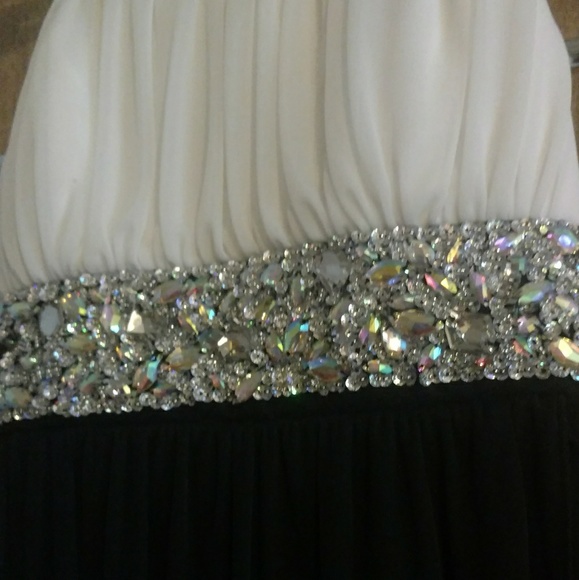 Dress - Picture 2 of 3